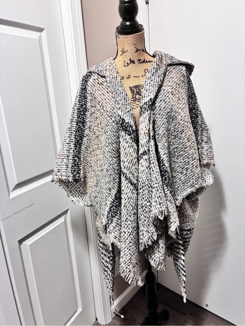 Vince Camuto Hooded Marled Poncho in Black & Cream